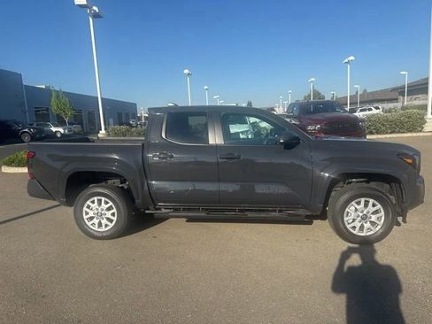 Used 2025 Toyota Tacoma SR5 image 2