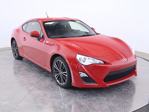 Used 2013 Scion FR-S image 9