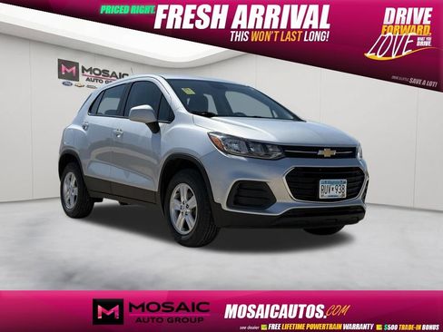 Used 2018 Chevrolet Trax LS AWD/4WD image 1