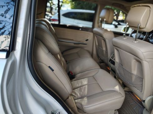 Used 2012 Mercedes-Benz GL 550 4MATIC image 25