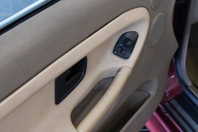 Used 1996 BMW 318i Convertible RWD image 18