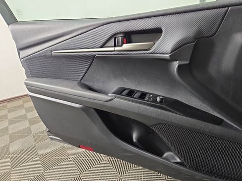 Used 2025 Toyota Camry SE image 31