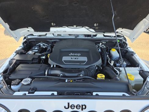 Used 2018 Jeep Wrangler Rubicon w/ Power Convenience Group AWD/4WD image 26