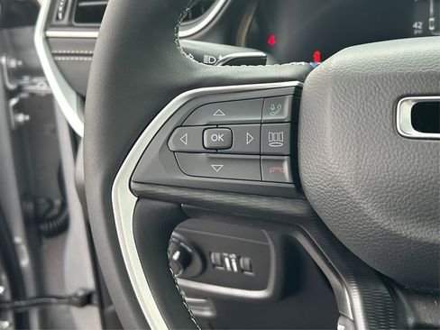 New 2025 Jeep Grand Cherokee L Altitude image 34