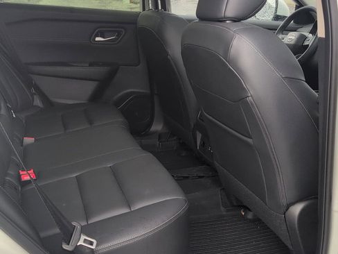 Used 2025 Nissan Rogue SL w/ Tech Package image 9