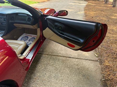 Used 1999 Chevrolet Corvette Convertible w/ Memory Pkg RWD image 51