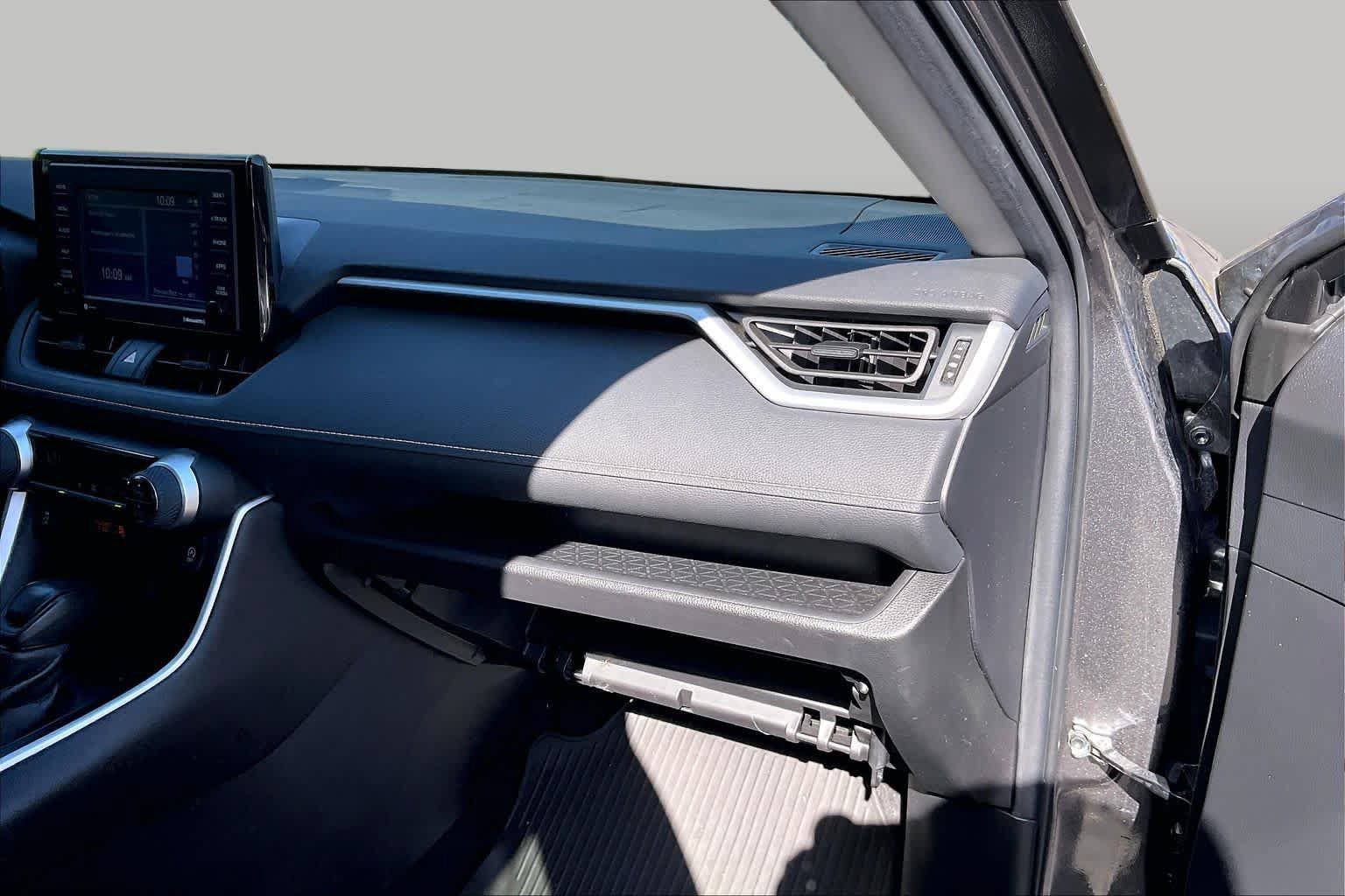 Certified 2022 Toyota RAV4 XLE w/ Convenience Package FWD image 18