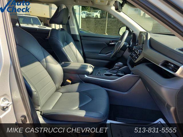 Used 2023 Toyota Highlander XLE FWD image 27