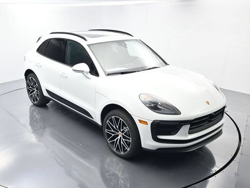 Certified 2026 Porsche Macan AWD/4WD image 43