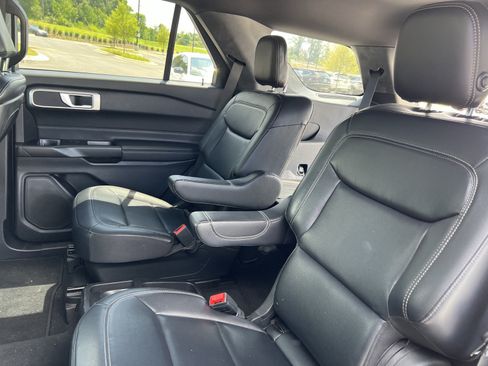 Used 2020 Ford Explorer XLT w/ Equipment Group 202A RWD image 32