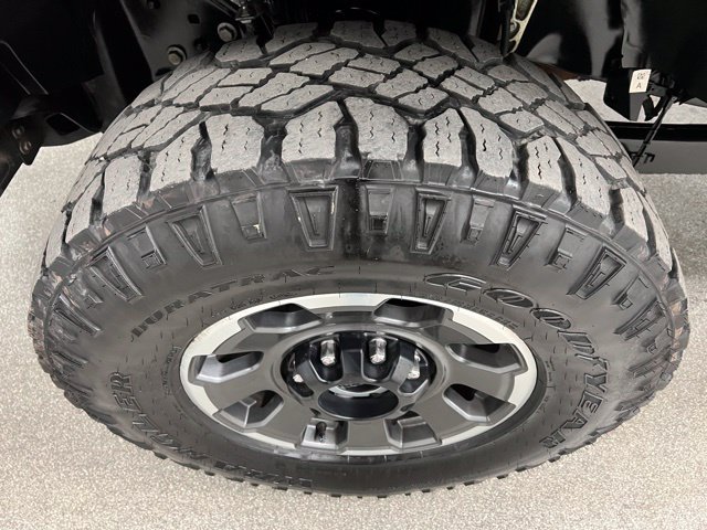 Used 2023 Ford F350 Platinum w/ Tremor Off-Road Package AWD/4WD image 14
