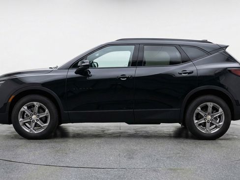 Used 2025 Chevrolet Blazer LT image 3
