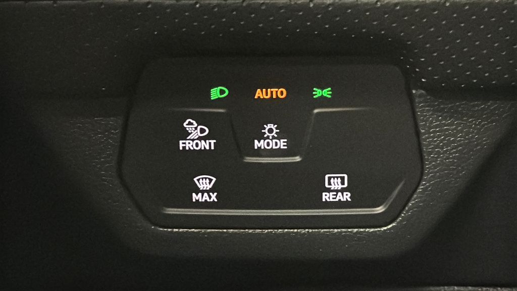 Used 2025 Volkswagen Atlas Cross Sport SEL Premium R-Line AWD/4WD image 31