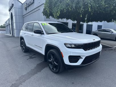 Used 2023 Jeep Grand Cherokee Altitude