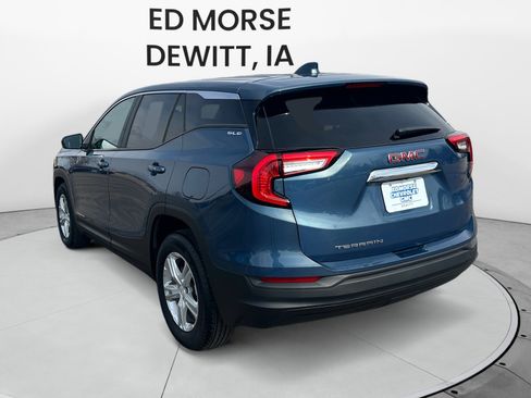 Used 2024 GMC Terrain SLE image 3