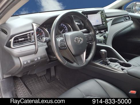 Used 2022 Toyota Camry SE w/ Carpet Mat Package (TMS) AWD/4WD image 9
