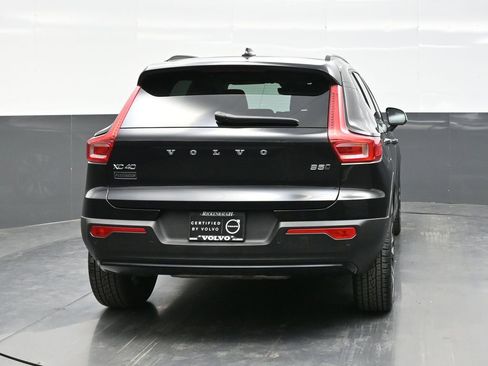 Used 2025 Volvo XC40 B5 Plus image 6