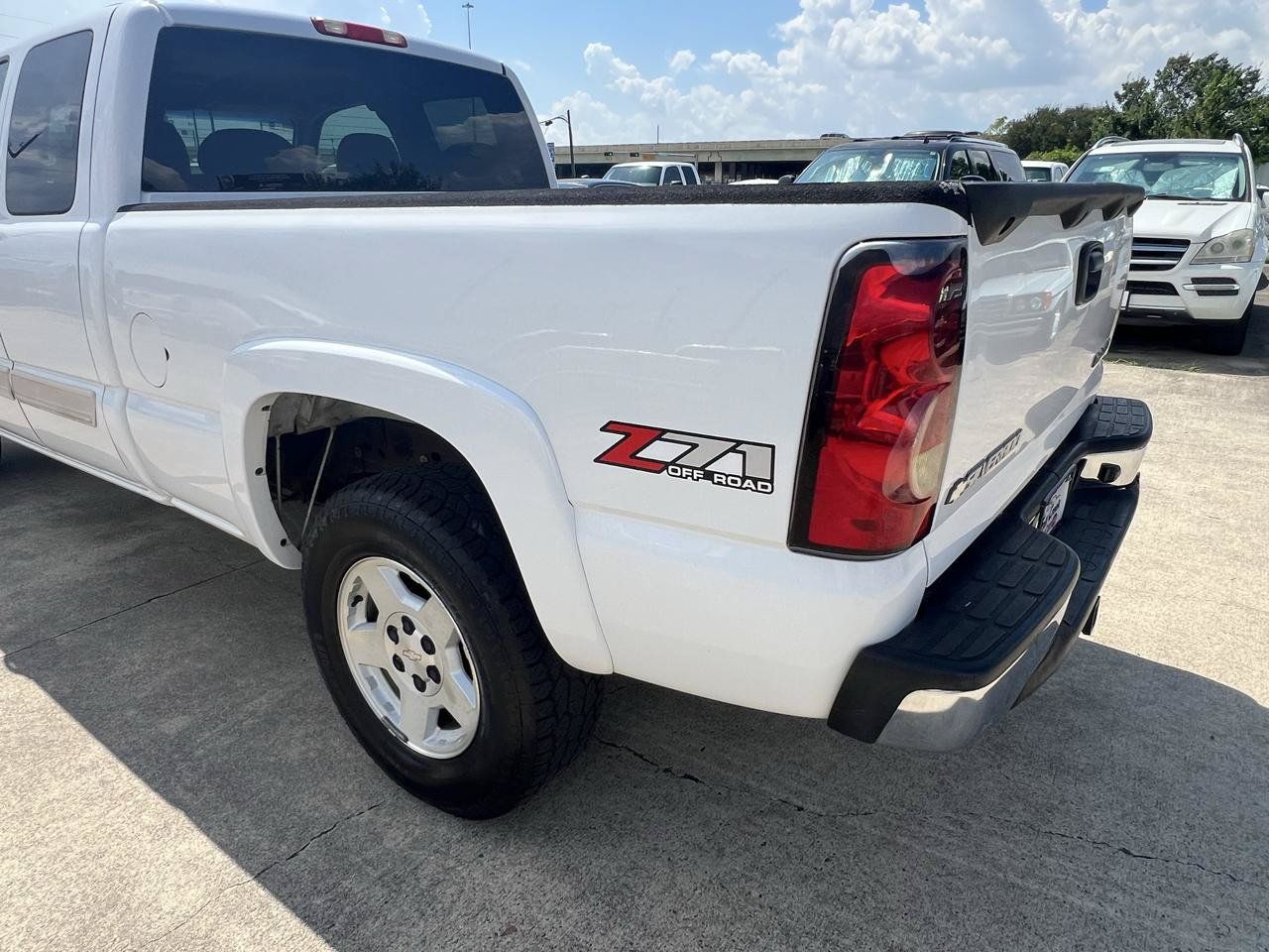 Used 2004 Chevrolet Silverado 1500 4x4 Extended Cab w/ Z71 Convenience Package 2 image 60