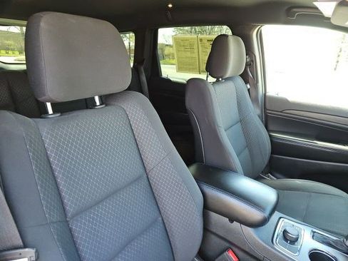 Used 2019 Jeep Grand Cherokee Laredo image 11