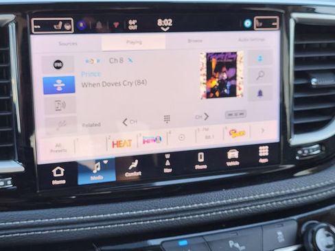 Certified 2024 Chrysler Pacifica Limited FWD image 14