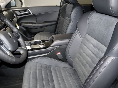 New 2026 Mitsubishi Outlander SE image 18