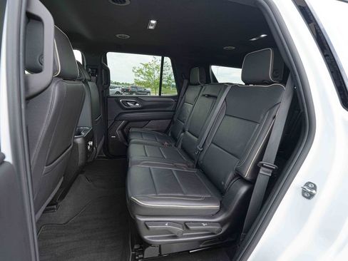 Used 2024 GMC Yukon SLT AWD/4WD image 19