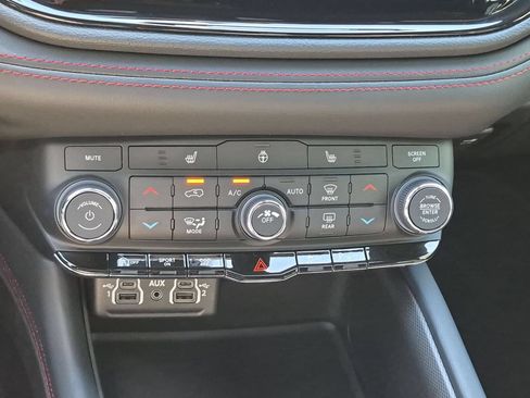 Used 2025 Dodge Durango GT RWD image 24