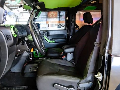 Used 2016 Jeep Wrangler Sport image 6