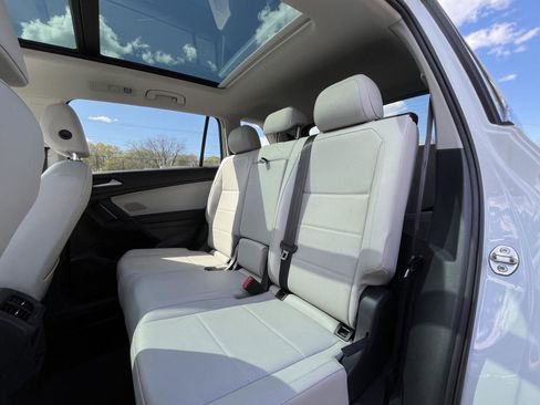 Used 2019 Volkswagen Tiguan SE w/ Panoramic Sunroof Package image 18