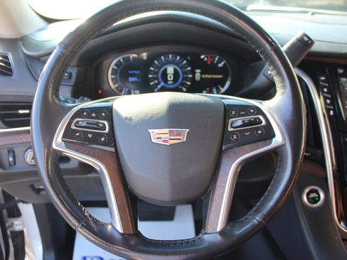 Used 2019 Cadillac Escalade Premium Luxury image 17