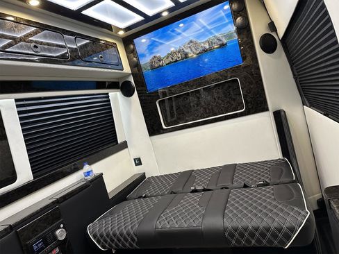 Used 2024 Mercedes-Benz Sprinter 3500 image 28
