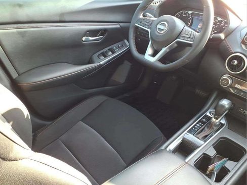 Used 2025 Nissan Sentra SR FWD image 18