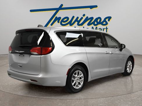 Used 2023 Chrysler Voyager LX FWD image 2