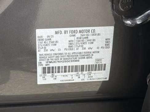 Used 2025 Ford Explorer ST-Line w/ Premium Package RWD image 39