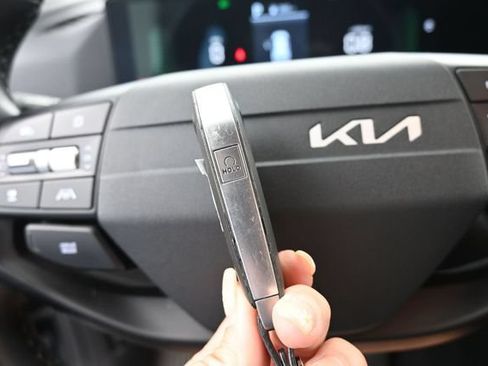 Used 2026 Kia Sportage LX FWD image 33
