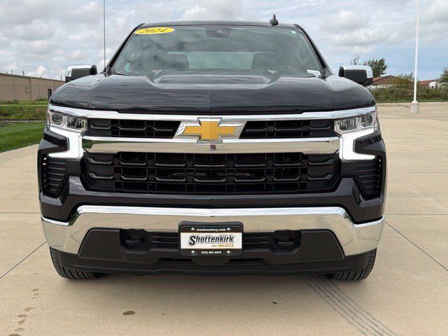 Used 2024 Chevrolet Silverado 1500 LT AWD/4WD image 3