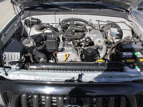 Used 2002 Toyota Tacoma 2WD Regular Cab image 15