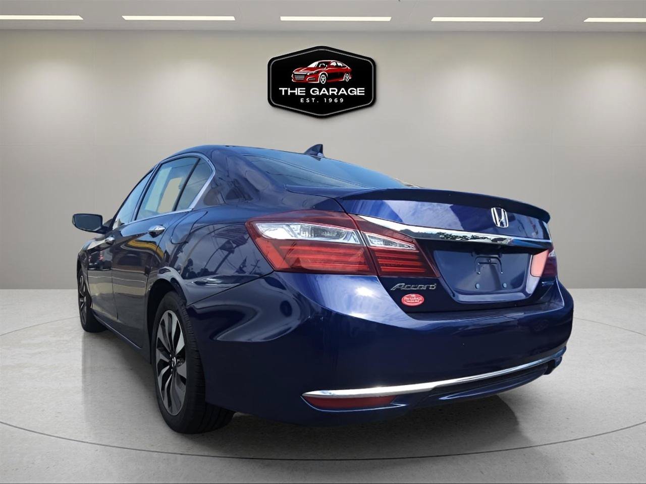 Used 2017 Honda Accord Hybrid Sedan image 4