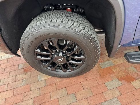 Used 2025 Chevrolet Silverado 2500 Custom w/ Custom Value Package image 10