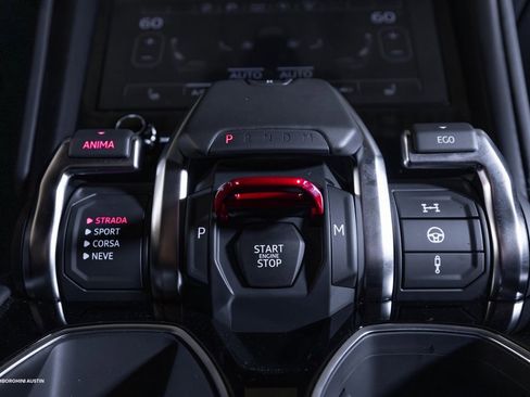 Used 2024 Lamborghini Urus S image 32