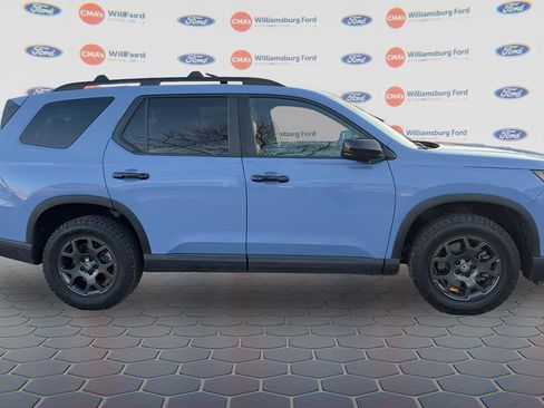 Used 2024 Honda Pilot TrailSport image 1