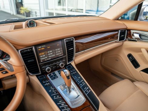 Used 2012 Porsche Panamera AWD/4WD image 17