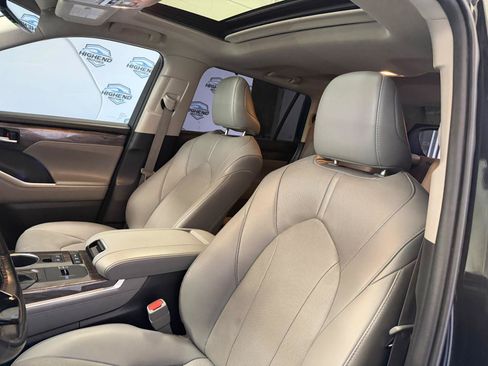 Used 2021 Toyota Highlander Limited AWD/4WD image 16