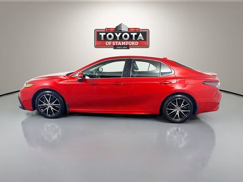 Used 2024 Toyota Camry SE AWD/4WD image 4