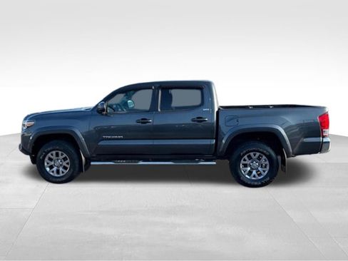 Used 2017 Toyota Tacoma SR5 w/ Tow Package AWD/4WD image 2