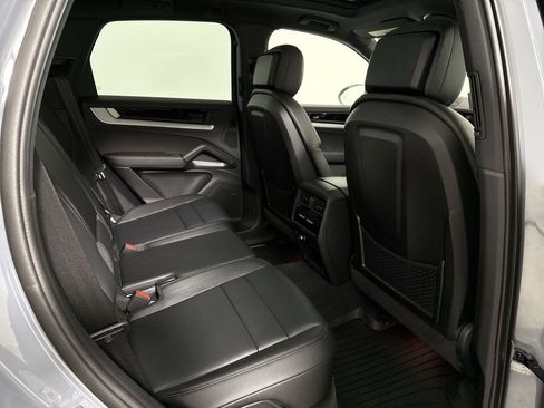 Certified 2025 Porsche Cayenne image 25