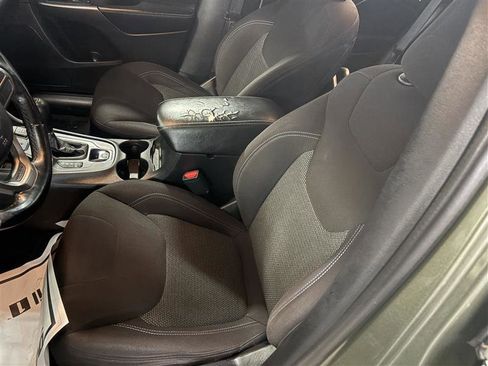 Used 2019 Jeep Cherokee Latitude w/ Cold Weather Group image 6