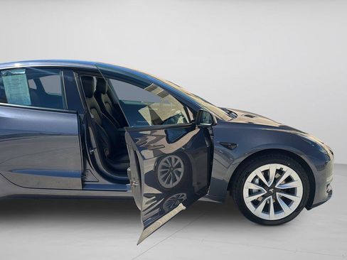 Used 2022 Tesla Model 3 RWD image 9