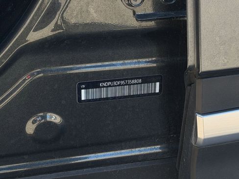 Used 2025 Kia Sportage LX image 28