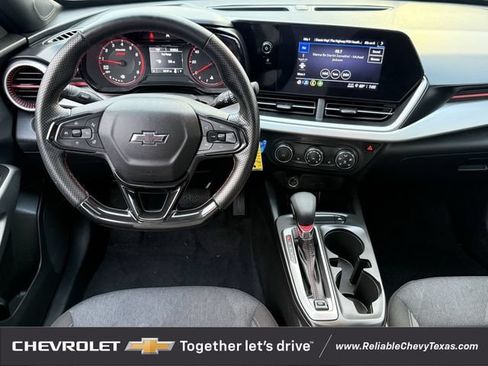 Used 2024 Chevrolet Trax RS w/ Sunroof Package FWD image 12